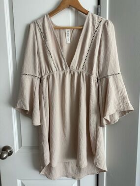 Light Taupe V-Neck Boho Tunic with Lace Insets Festival Beach Vacation
